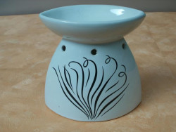 Duftlampe aus Keramik mit Dekor in Weiß
